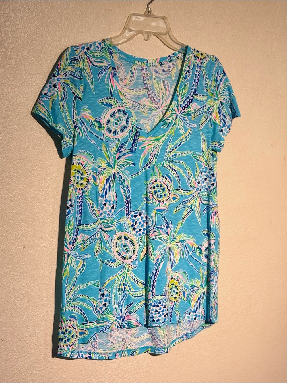 NWT Lilly Pulitzer Women's Etta V-Neck Bermuda Blue Turtle Size S Top Tee Shirt
